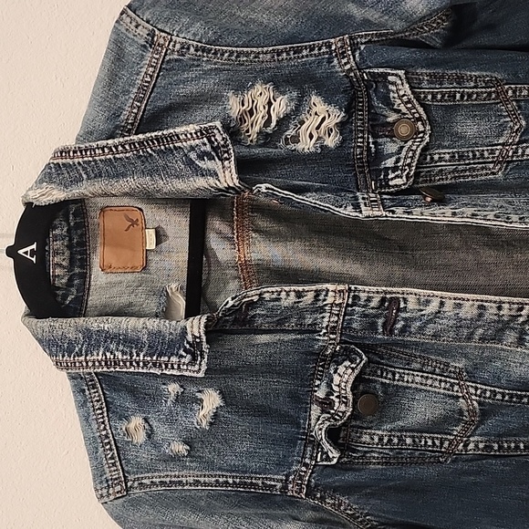 American Eagle Outfitters Classic Blue Denim Jacket - Picture 3 of 7